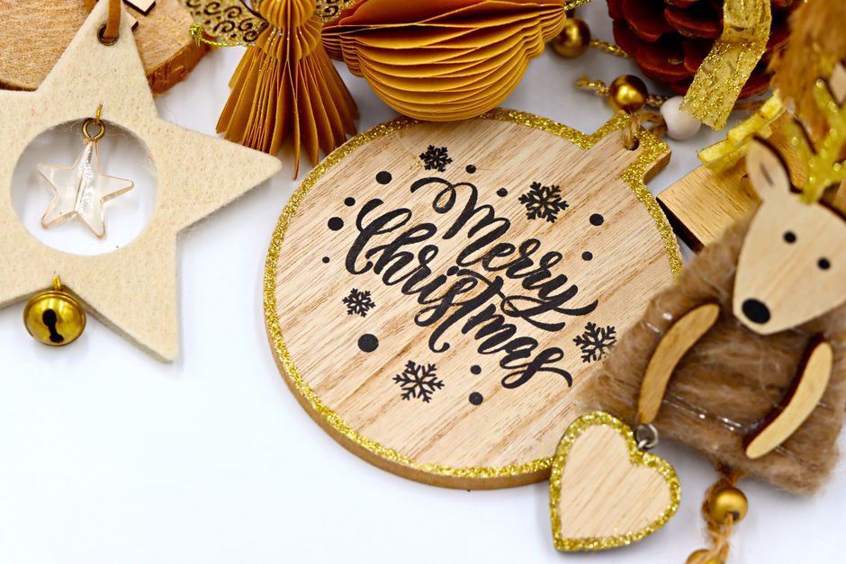Tafel gedekt met panterprint servetten en kerstdecor. Tafel gedekt met panterprint servetten en kerstdecor.